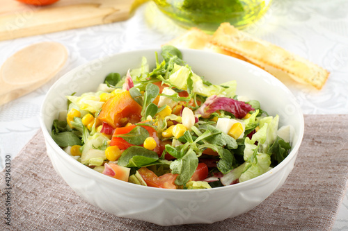 Foto: Bowl of mixed salad Bowl of mixed salad