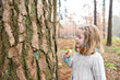 Mädchen im Wald