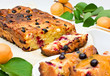 Foto: Delicious casserole with apricots, currants and granular cheese Delicious casserole with apricots, currants and granular cheese