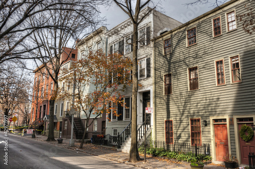 Photo: New York - Una via del quartiere di Brooklyn New York - Una via del quartiere di Brooklyn