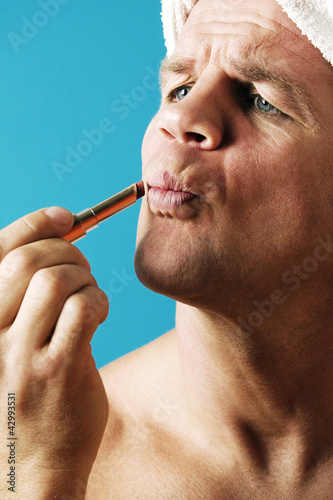 Photo: Man applying lipstick Man applying lipstick