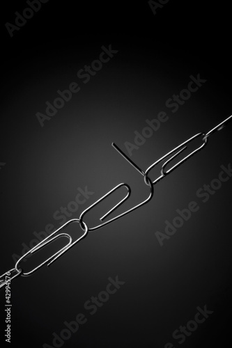 Photo: Chain of paper clips Chain of paper clips