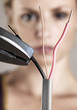 Foto: Woman cutting wire with pliers Woman cutting wire with pliers