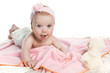 Baby mit Haarband und Plüsch