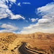 Sahara: Straße durch Stein- und Sandwüste
