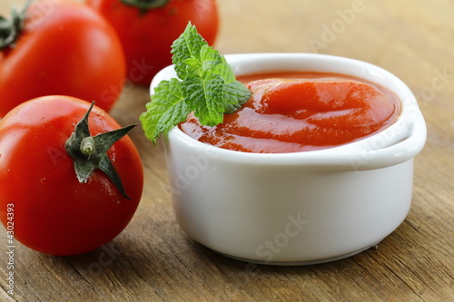 Photo: Natural tomato sauce with fresh tomatoes Natural tomato sauce with fresh tomatoes