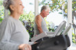 Foto: senior man exercising in wellness club senior man exercising in wellness club