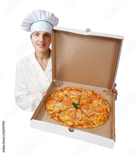 Foto: female cook with cooked pizza female cook with cooked pizza