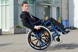 Photo: selbstbewußter rollstuhlfahrer selbstbewußter rollstuhlfahrer