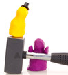 Knetgummifiguren mit Hammer / Modelling clay figures with a sled