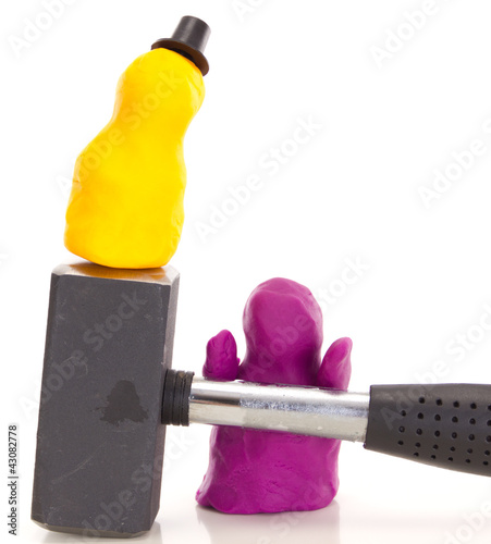 Photo: Knetgummifiguren mit Hammer / Modelling clay figures with a sled Knetgummifiguren mit Hammer / Modelling clay figures with a sled