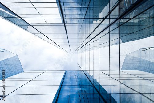 Photo: modernes Hochhaus mit Spieglung - Büros modernes Hochhaus mit Spieglung - Büros