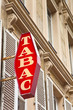 Hausfassade mit Tabac - Schild in Frankreich