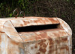 Alter Wertstoffcontainer