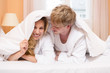 Photo: Paar im Hotelzimmer Paar im Hotelzimmer