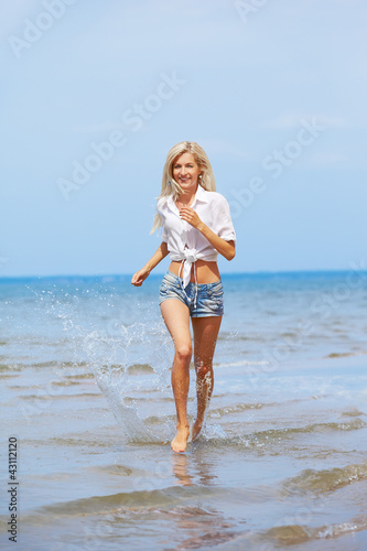 Photo: blonde girl blonde girl