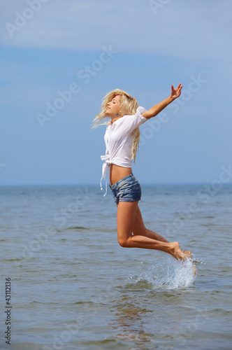 Photo: blonde girl blonde girl