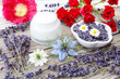 Creme mit Lavendel und Rosen