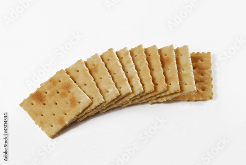 Photo: Galletas de soda en fondo blanco. Galletas de soda en fondo blanco.