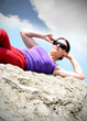 Foto: Frau auf Felsen Frau auf Felsen