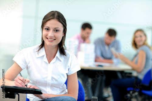 Foto: Cheerful young woman in training class Cheerful young woman in training class