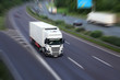 LKW liefert aus