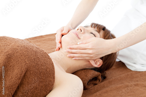 Foto: Beautiful young woman in spa. Portrait of asian. Beautiful young woman in spa. Portrait of asian.