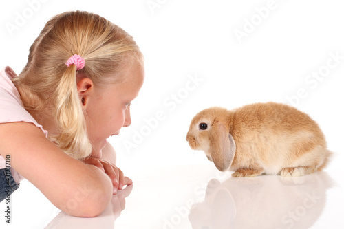 Photo: Blondes Mädchem mit Hasen Blondes Mädchem mit Hasen