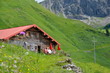 Berghütte mit Kreuz