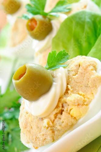 Photo: Uovo ripieno, antipasto, close-up Uovo ripieno, antipasto, close-up