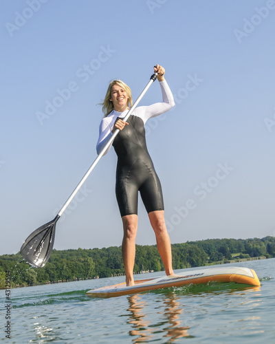 Photo: attraktive Wassersportlerin attraktive Wassersportlerin