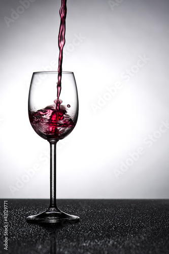 Photo: Rotwein Glas in Gegenlicht Rotwein Glas in Gegenlicht