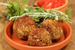 Foto: Getreidebrätinge mit Tomatensauce und Gartenkräuter Getreidebrätinge mit Tomatensauce und Gartenkräuter