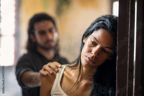 Foto: domestic violence with young man and abused woman domestic violence with young man and abused woman
