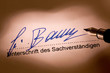  Unterschreiben eines Sachverständigen Gutachtens