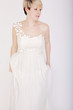 Foto: hübsches blondes mädchen mit weissem brautkleid hübsches blondes mädchen mit weissem brautkleid