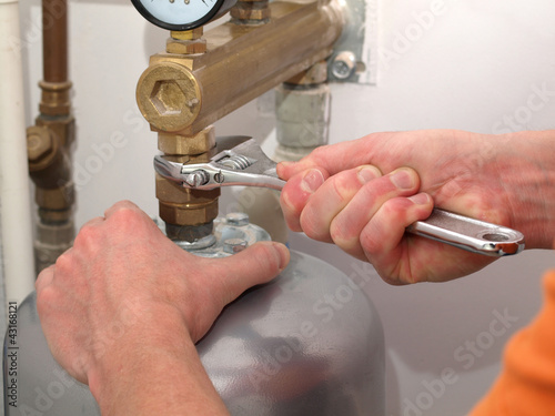 Photo: Screwing valve Screwing valve