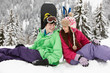 Foto: Two Teenagers On Ski Holiday In Mountains Two Teenagers On Ski Holiday In Mountains