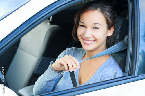 Foto: Always fasten your seatbelt. Girl in a car Always fasten your seatbelt. Girl in a car