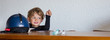Enfant à table