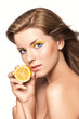 Foto: beautiful girl with a bright lemon-colored make-up beautiful girl with a bright lemon-colored make-up