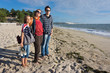 Photo: promenade à la plage en famille promenade à la plage en famille