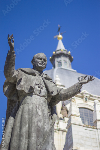 Photo: Pope John Paul II Statue Pope John Paul II Statue
