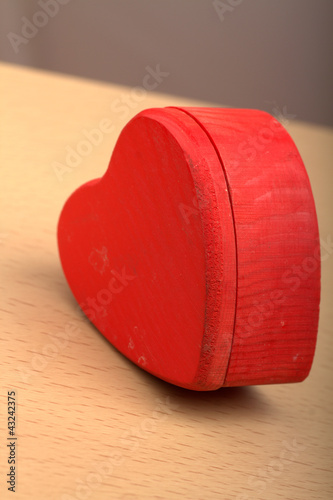 Photo: scatola rossa a forma di cuore scatola rossa a forma di cuore