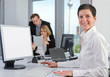 Team im Büro am Arbeitsplatz