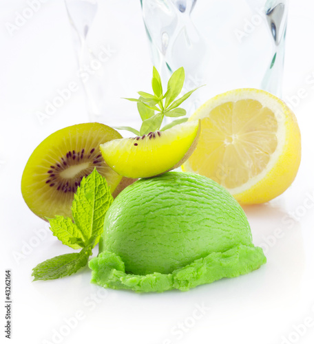 Photo: Creamy green kiwi fruit icecream Creamy green kiwi fruit icecream