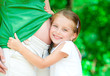 Foto: girl hugging mother's belly girl hugging mother's belly