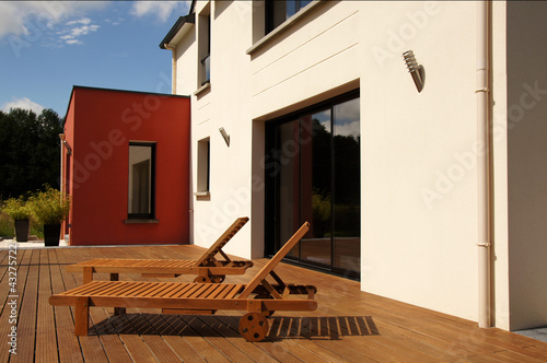 Photo: transats et maison moderne transats et maison moderne