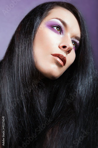 Foto: Beautiful Brunette Girl. Healthy Long Hair Beautiful Brunette Girl. Healthy Long Hair