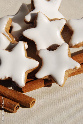 Photo: cinnamon stars cinnamon stars